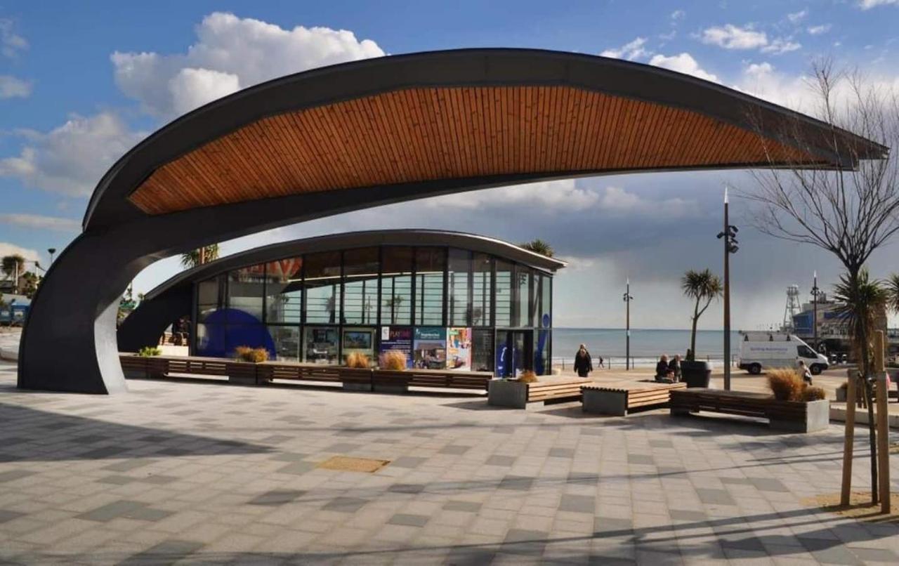 Flat-C, 4 Adults, 20 Mins To Beach, Netflix, Wifi, Sleeps 4 Adults Bournemouth Esterno foto
