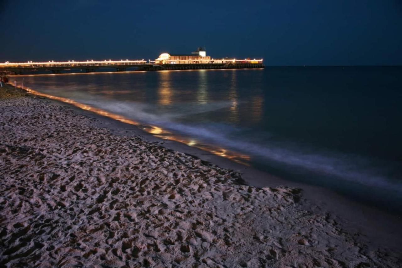 Flat-C, 4 Adults, 20 Mins To Beach, Netflix, Wifi, Sleeps 4 Adults Bournemouth Esterno foto