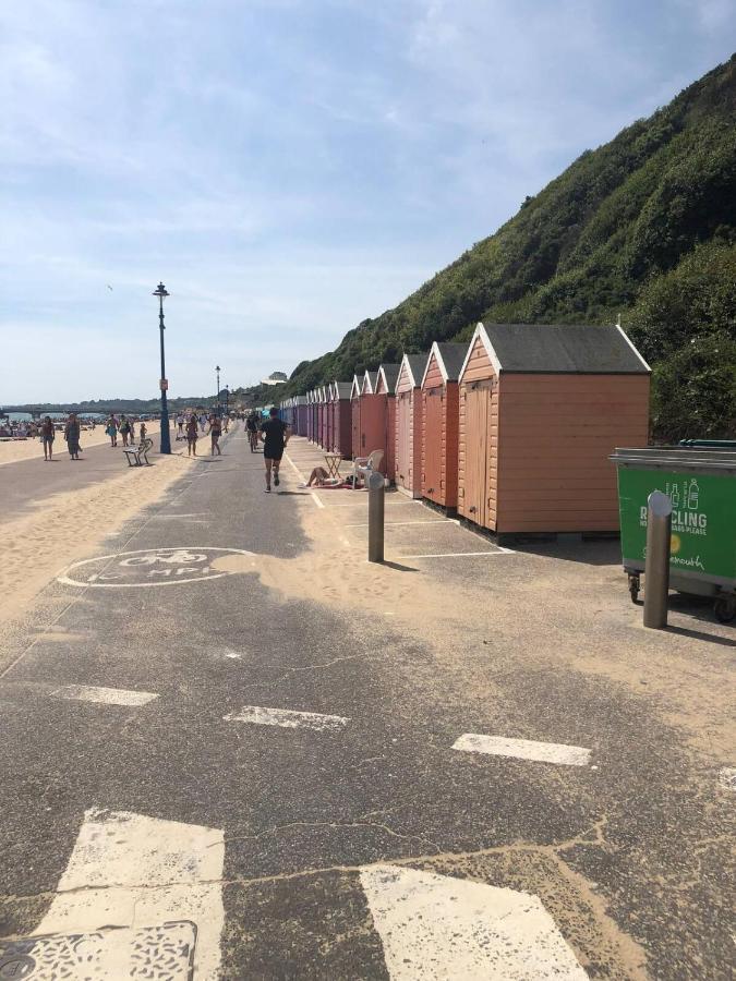 Flat-C, 4 Adults, 20 Mins To Beach, Netflix, Wifi, Sleeps 4 Adults Bournemouth Esterno foto